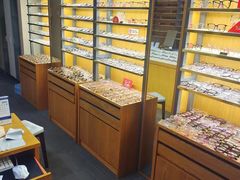 -优医视平价眼镜蔡司依视路折扣工厂店(十里堡店)