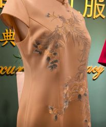-禾米旗袍妈妈装礼服定制(嘉业国贸店)