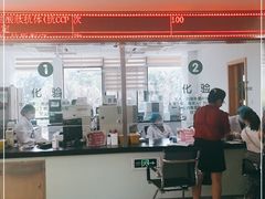 -闵行区虹桥社区卫生服务中心万源分中心-停车场