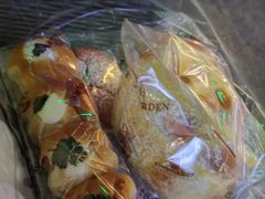 -顶东面包花园·生日蛋糕(世博店)