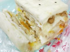 咸蛋黄肉松花卷-常州糕团店(北大街新世纪商城店)