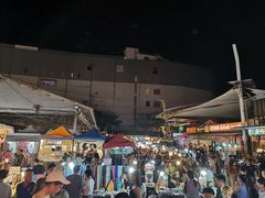 -席娜卡琳火车铁道夜市