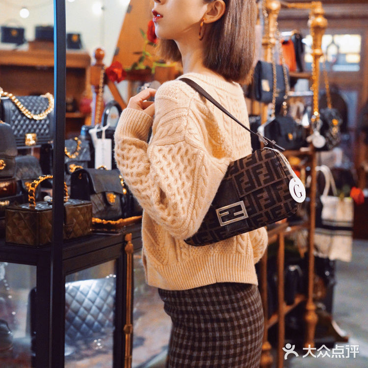 重庆小众拍照｜在西南最美中古店里拥有复古电影机位[亲亲]
