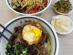 酸辣黄瓜藕尖拼大蒜叶辣椒炒肉-李易面馆(高桥店)