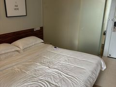 -卡罗酒店(东门晒布地铁站店)