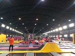 -嘿哟动霸CHUA·新潮玩运动娱乐中心·蹦床滑冰团建乐园
