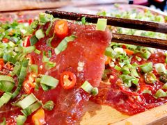 绝代双椒小嫩牛-热火朝天鲜切牛肉火锅(南强街巷店)