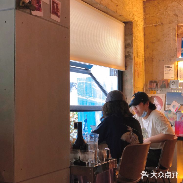 广州新晋黑胶店｜治愈系咖啡馆