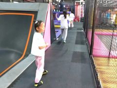 -嘿哟动霸CHUA·新潮玩运动娱乐中心·蹦床滑冰团建乐园