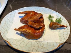脆皮乳鸽-新荣记(BFC外滩金融中心店)