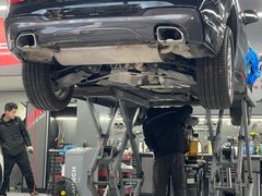 -爱车行 奥迪 奔驰 宝马 保时捷 路虎 专业 维修保养 原厂 奥迪改装升级 中心(静安店)
