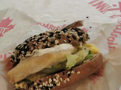 蛋香鸡腿肉贝果-Tims天好咖啡(河西万象城店)