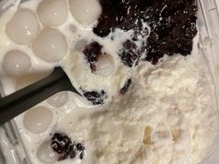 白雪黑糯米豆花-甜心闲生传统手工冰粉(太古里店)