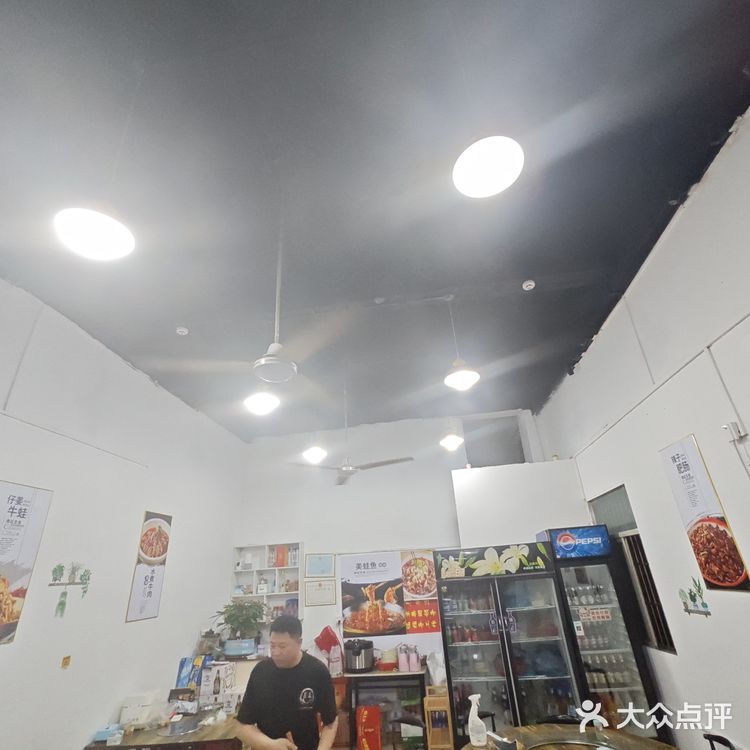 0元玩转这座城 今天点了一个美蛙鱼的四人套餐