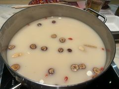 -尚尚仙·酸汤猪手·猪肚鸡火锅(华联万柳购物中心店)