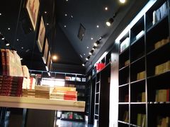 -钟书阁(松江泰晤士小镇店)