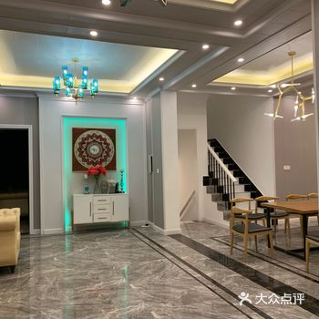 中秋朋友邀请，别墅轰趴走一个