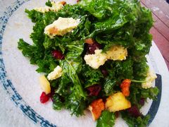 羽衣甘蓝蔓越莓洋葱芝士沙拉-SMOKI & CO(五大道店)