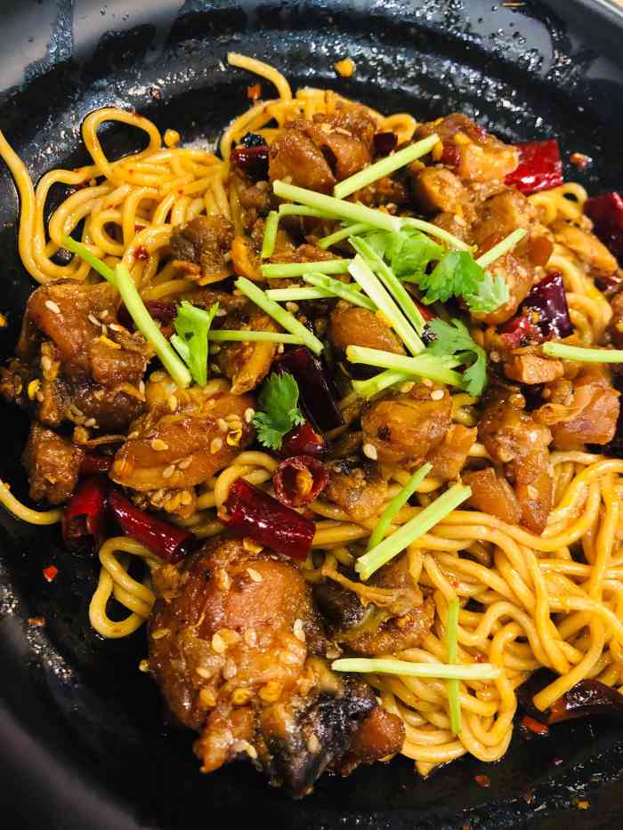 打分    /人 发现一家超好吃环境也好的小店,酸辣