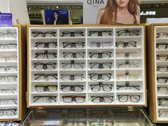 -美式眼镜·授权蔡司.依视路.尼康.豪雅.明月(人民广场店)