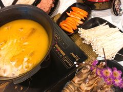 -鲜入围煮花胶鸡海鲜火锅