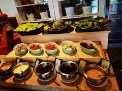 自助调料区-大中华希尔顿酒店-念自助餐·嗨啤·小龙虾