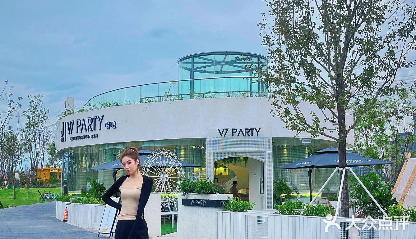 成都绝美露营西餐厅。眺望双子塔，拍照满分💯