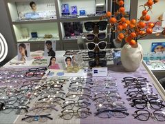 -MiRi眼镜连锁·蔡司·尼康控优点合作店(莘庄店)