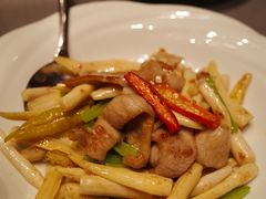 酸辣藕尖炒爽肉-东富酒家(龙湖西溪天街店)