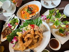 -Chom Cafe and Restaurant