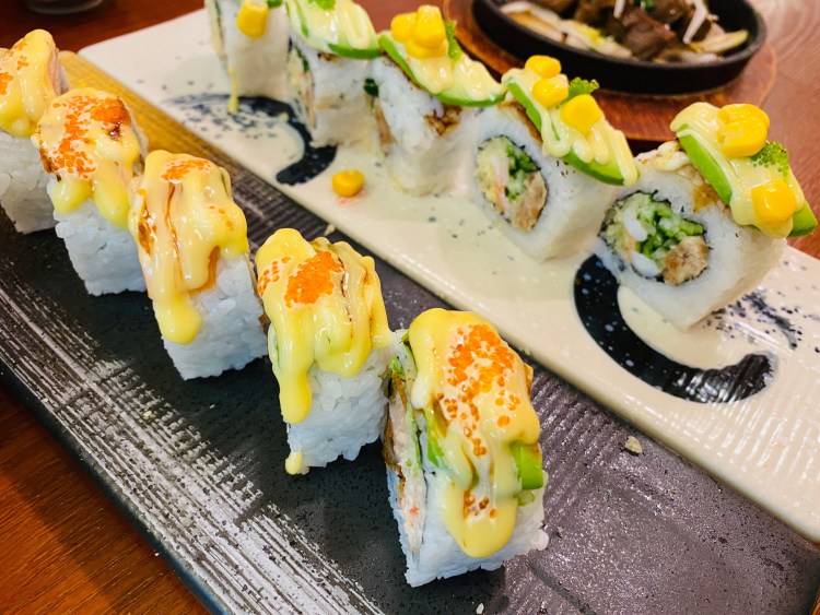 火烧鸡肉卷29,史瑞克30,两款寿司,色泽鲜艳,垂涎欲滴.