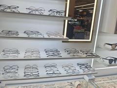 -美式眼镜·授权蔡司.依视路.尼康.豪雅.明月(南翔印象城店)