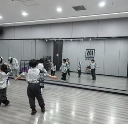 -单色舞蹈