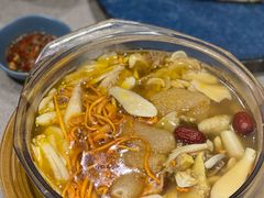 武定母鸡炖野生菌-半山腰·云南菜(侨福芳草地店)
