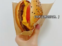安格斯厚牛芝士堡-麦当劳(大栅栏店)