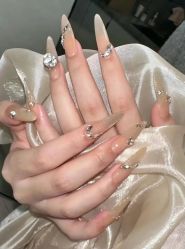 -悦指间美甲美睫