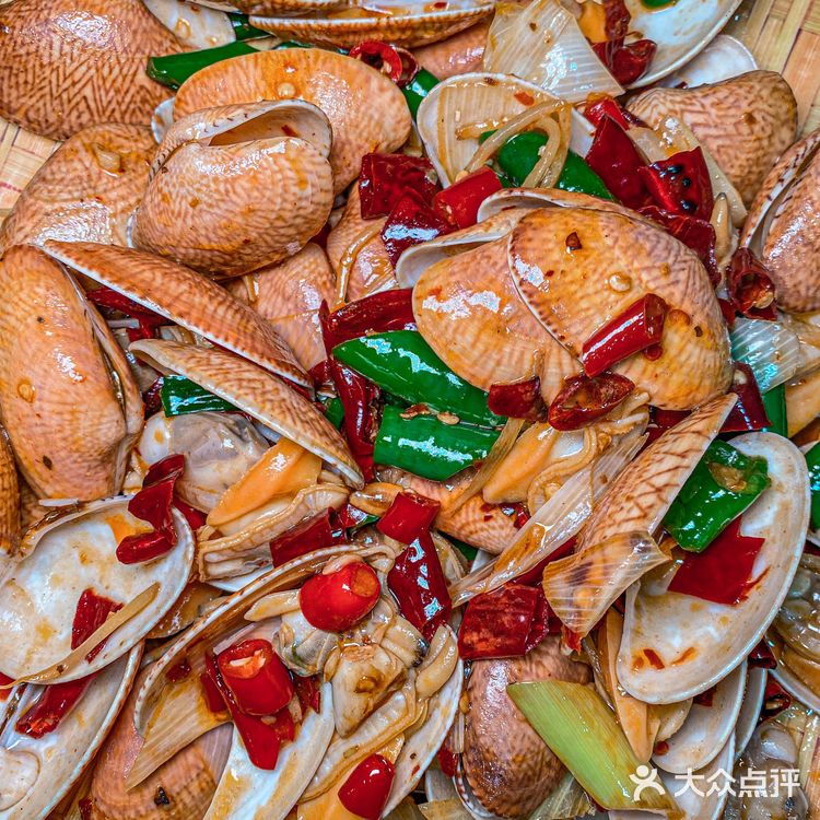 · 三亚的一家开了几十年的阿浪连锁海鲜餐厅