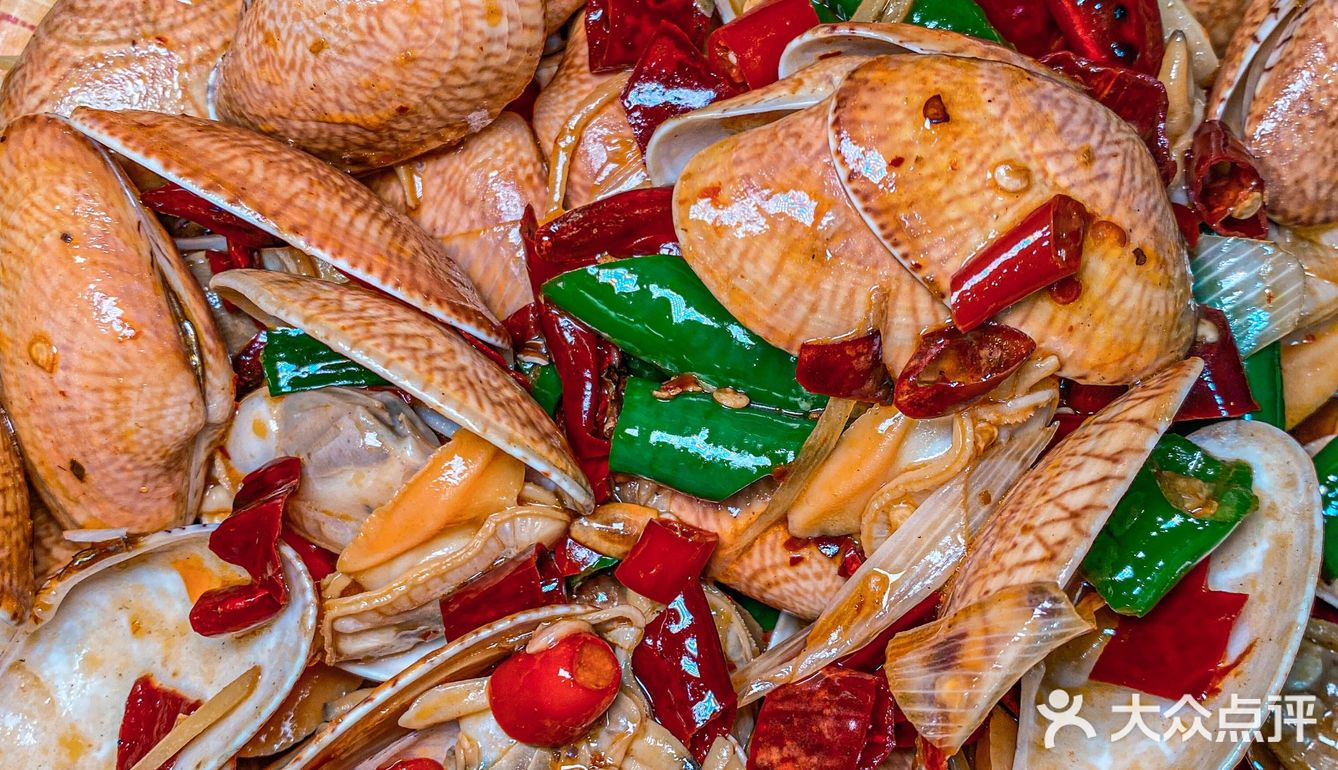 · 三亚的一家开了几十年的阿浪连锁海鲜餐厅
