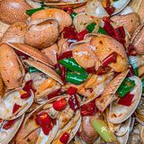 · 三亚的一家开了几十年的阿浪连锁海鲜餐厅