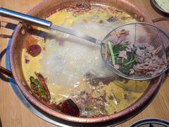 -洱火云南酸菜牛肉火锅(石景山当代商城店)