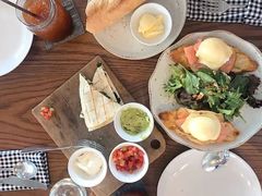 -ROAST coffee & eatery