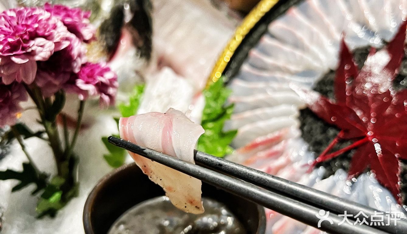 广州首家海钓烧鸟店全景投影仪沉浸式用餐 