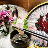 广州首家海钓烧鸟店全景投影仪沉浸式用餐 