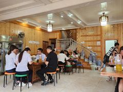 -黄利砖万峰林布依特色酸笋牛肉馆