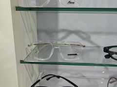 -提一眼镜·蔡司·依视路(小寨店)