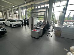 -上海星瀚奔驰4S店(红柳路店)