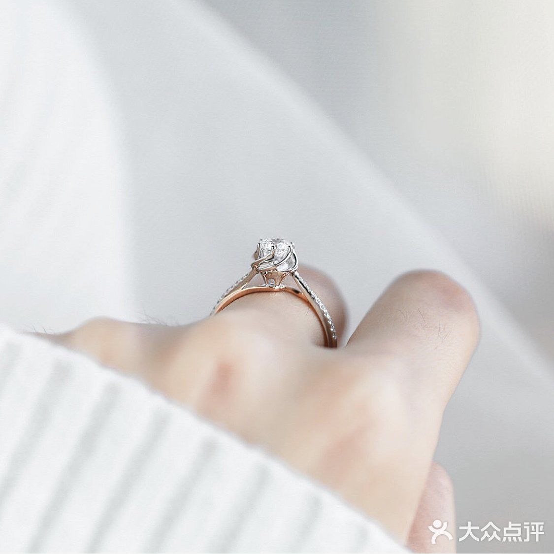 生日礼物变成男友定制的求婚钻戒，坐标成都