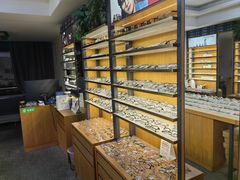 -优医视平价眼镜超市蔡司依视路折扣(小马厂店)