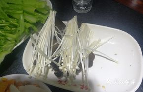 Golden Needle Mushroom and Fragrant Wood Ear Salad