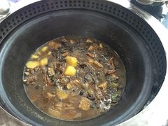 -粘豆包柴火铁锅炖